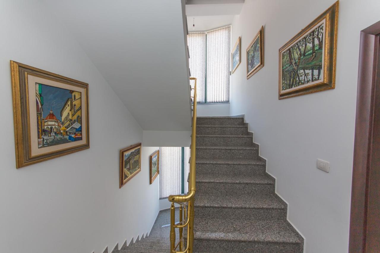 Hotel Artisti Vlore Exterior photo