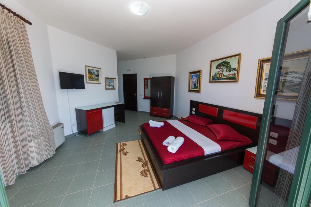 Hotel Artisti Vlore Exterior photo