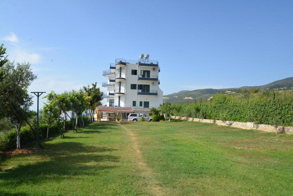 Hotel Artisti Vlore Exterior photo
