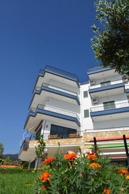 Hotel Artisti Vlore Exterior photo